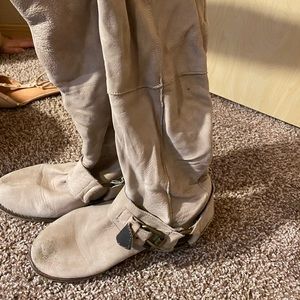 Slouchy leather boots